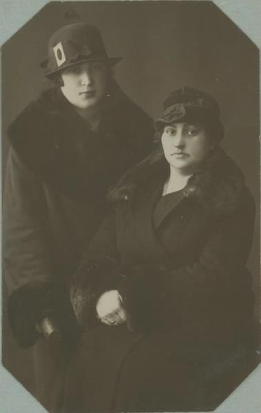 Парный женский портрет, 1920-е