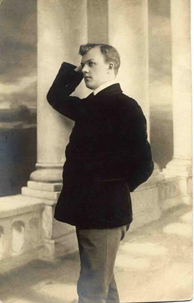 Портрет молодого человека, 1910-е