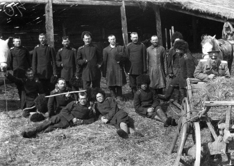 Русско-японская война. Группа военных у амбара, 27 января 1904 - 23 августа 1905, г. Владивосток (?)