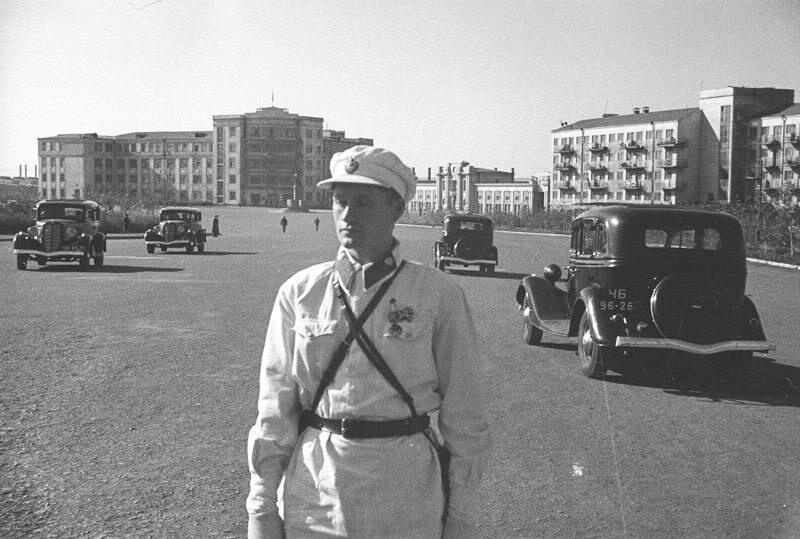 Милиционер (регулировщик), 1937 год, г. Магнитогорск