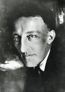 Поэт Александр Блок, 1 января 1921 - 6 августа 1921, г. Петроград. Выставки «10 лучших портретов Моисея Наппельбаума»,&nbsp;«"Сто строк…"», «"Дорога не скажу куда..."», «"Серебряный век" поэзии о России» и видео&nbsp;«Вера Комиссаржевская: время великих поисков», «От Ильича до Никитсергеича. К 150-летию фотографа Моисея Наппельбаума» с этим снимком.