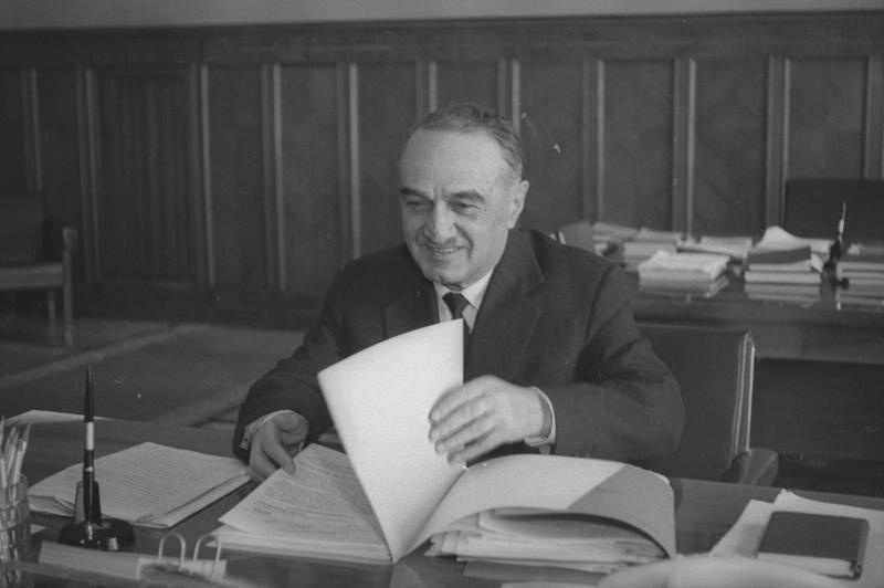 Первый заместитель Председателя Совета Министров СССР Анастас Иванович Микоян в рабочем кабинете, 1962 год, г. Москва
