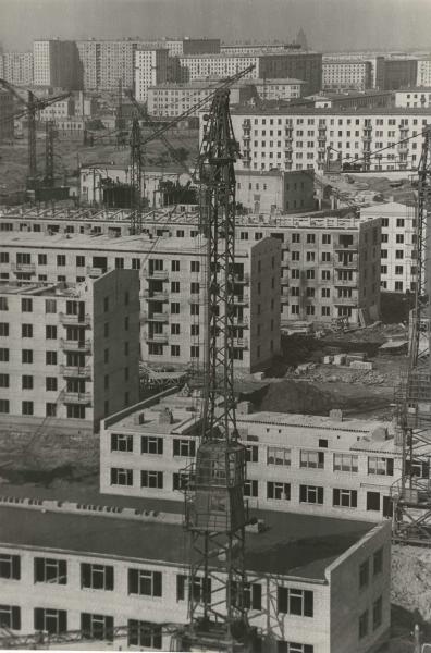 Строительство Новых Черемушек, 1960 - 1961, г. Москва. Выставка «Строили-строили и наконец построили!» с этой фотографией.