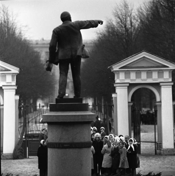 Экскурсия у Смольного, 1967 год, г. Ленинград