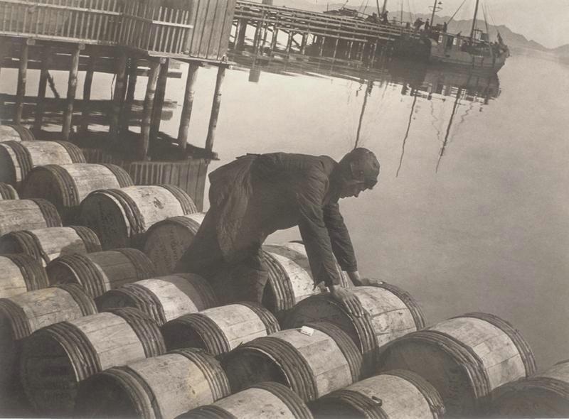 В Термезском порту на реке Аму-Дарья, 1935 год, Узбекская ССР. Выставка «Фотограф Макс Пенсон» с этим снимком.