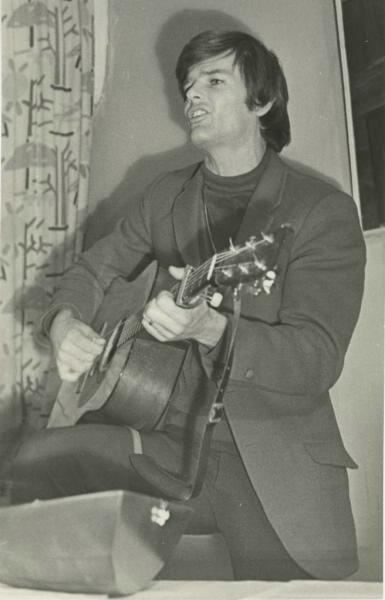 Дин Рид с гитарой, 1970 год