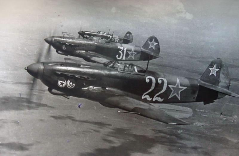 В небе, май 1944. Выставка «Железные птицы» с этой фотографией.&nbsp;