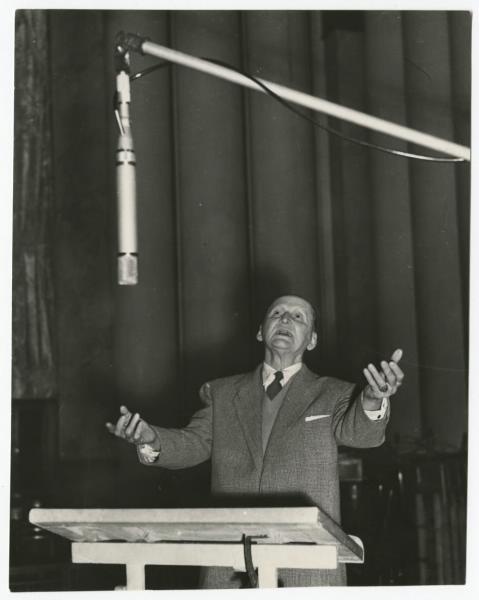 Александр Вертинский в студии звукозаписи, 1956 год