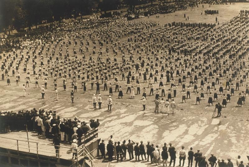 Спортивный праздник, 1930-е, Узбекская ССР. Выставка «Физкультурные парады» с этой фотографией.
