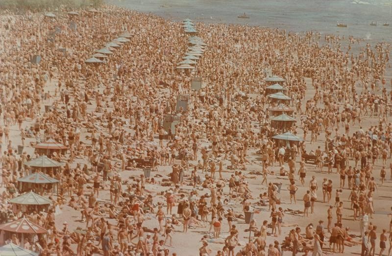 Пляж на Днепре, 1958 год, г. Киев, Труханов о-в. Видео «Дмитрий Бальтерманц»&nbsp;и «Лето» с этой фотографией.