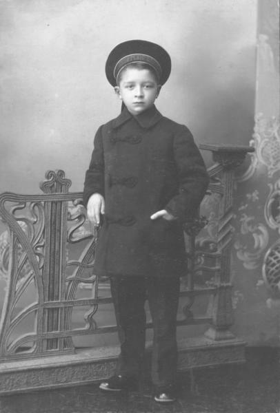 Портрет мальчика в кителе и форменной фуражке, 1915 - 1918, Таврическая губ.