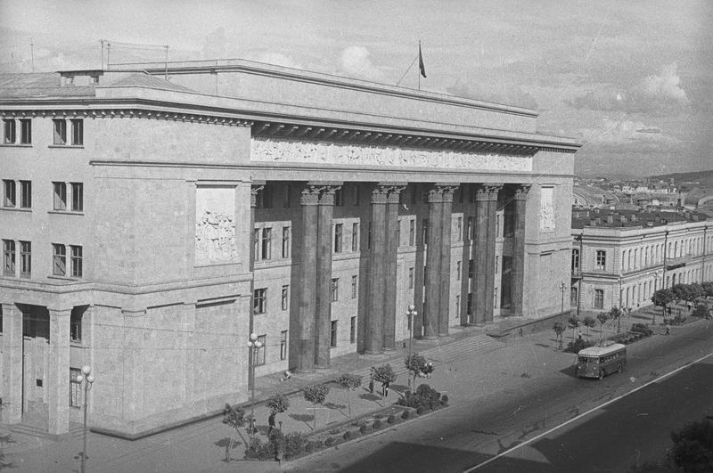 Институт Маркса-Энгельса-Ленина в Тбилиси, 1938 - 1939, Грузинская ССР, г. Тбилиси. Архитектор Алексей Щусев.