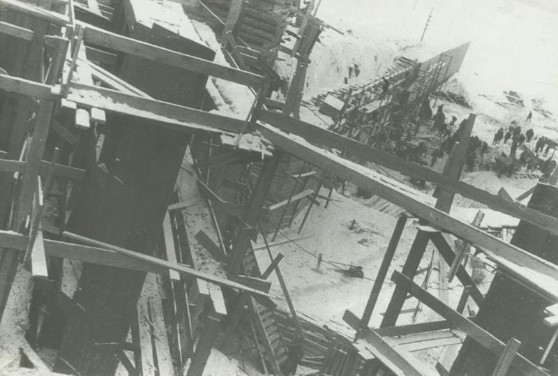 Строительство шлюза, 1933 год, Карельская АССР. Выставка «Не говори никому лишнего, что я на Беломорканале…» с этой фотографией.На строительстве Беломорско-Балтийского канала.