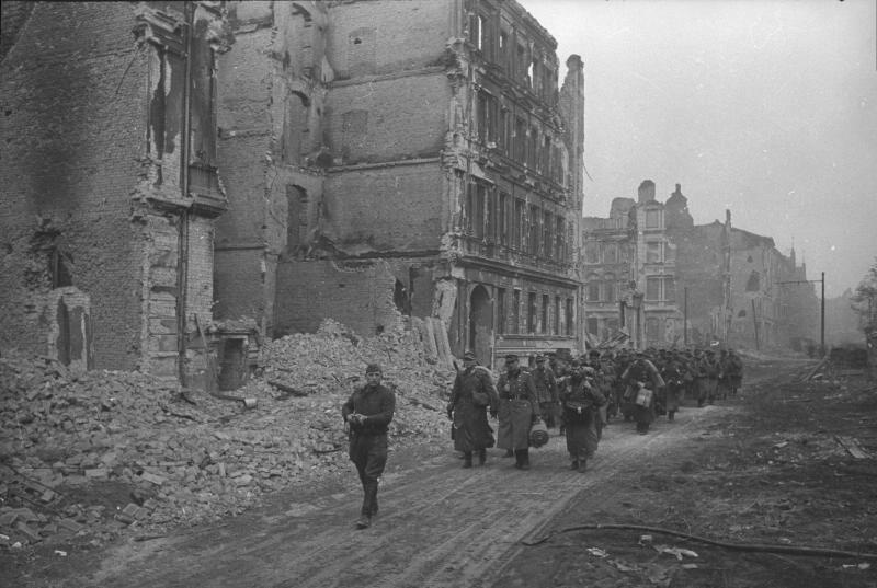 «Последние пленные из императорской канцелярии», 1945 год, Германия, г. Берлин