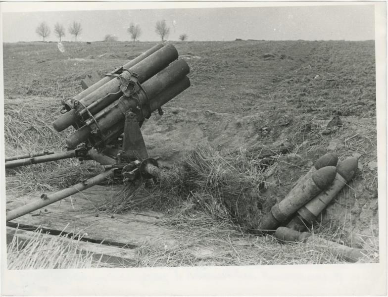Разгромленная артилерийсткая позиция фашистов, 1945 год, Германия