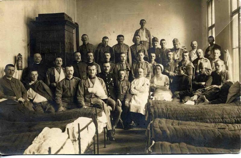 В госпитале, 1900-е. Выставка «Лучшие фотографии. У печи» с этой фотографией.