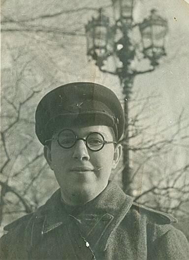 Портрет молодого человека в военной форме, 1944 год