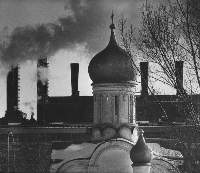 «Устремленные к небу», март 1994, г. Москва. Выставка «Православие с разных ракурсов» с этой фотографией.