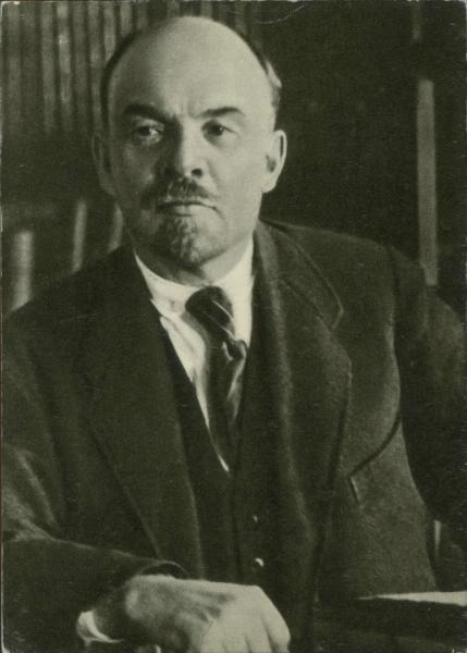 Владимир Ленин в своем кабинете в Кремле, 4 октября, 4 октября 1922, г. Москва. Видеовыставка «Смерть Ленина» с этой фотографией.
