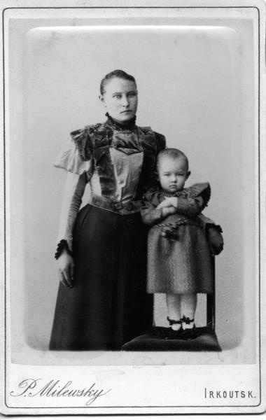 Портрет женщины с ребёнком, 22 февраля 1899, г. Иркутск