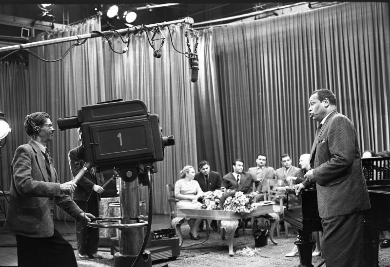 Американский певец Поль Робсон в телевизионной студии, 1958 год, г. Москва