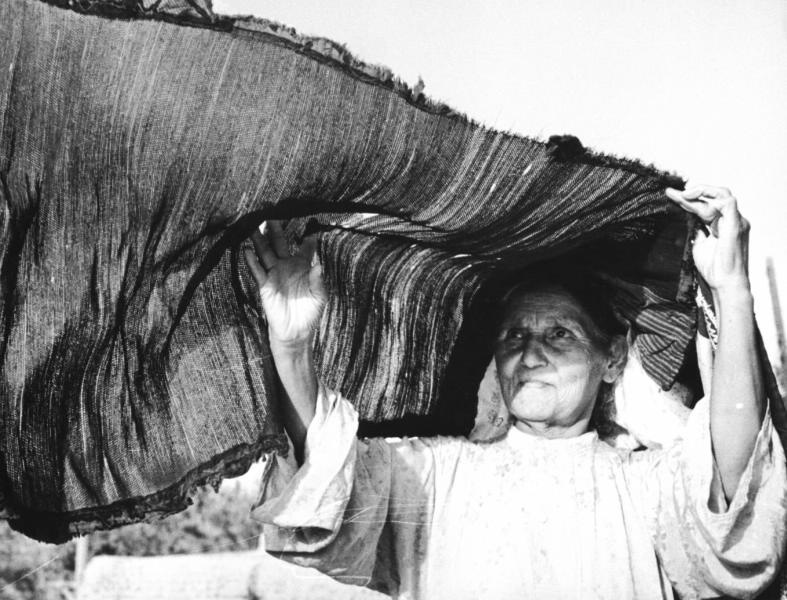 «Долой чадру!», 1925 год, Узбекская ССР. Выставка «Фотограф Георгий Зельма (1906–1984)» с этим снимком.&nbsp;