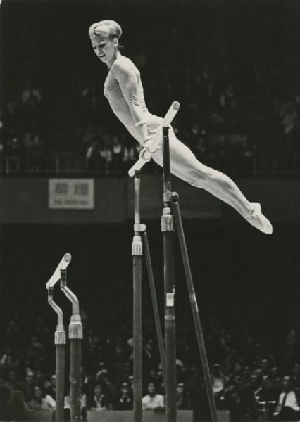 Олимпийская чемпионка гимнастка Лариса Латынина, 1964 год, Япония, г. Токио. Выставка «СССР в 1964 году» с этой фотографией.