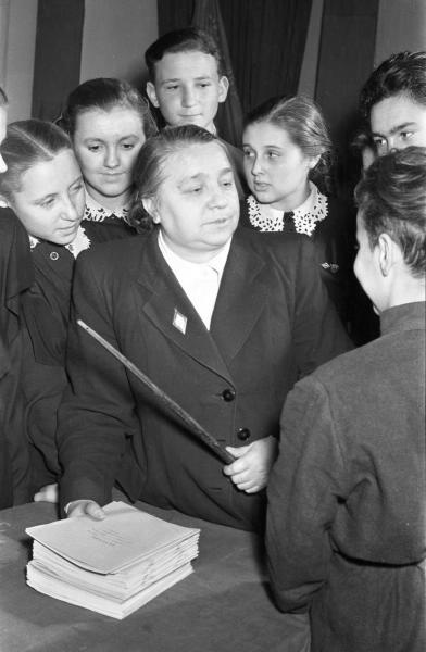 Учительница, 1950-е