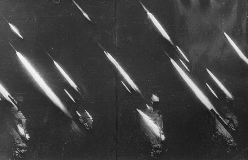 Залп «Катюш», 1941 - 1945. Реактивные установки БМ-13.Выставка: «Страшная сила» и видео «Георгий Петрусов» с этой фотографией.