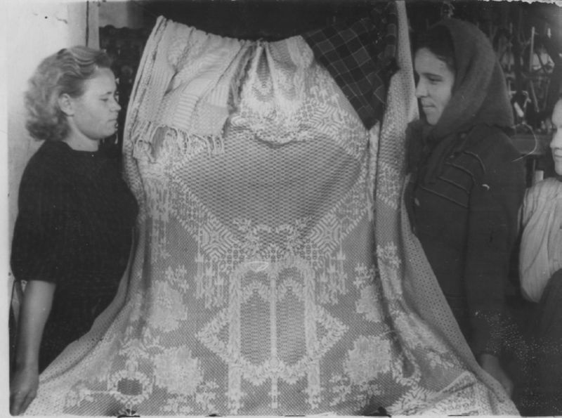 Артель «Красный ткач»: осмотр новой продукции – пикейное одеяло, 1953 год, г. Череповец и Череповецкий район