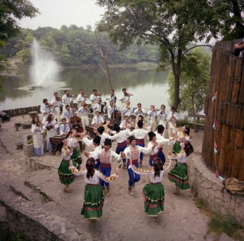 Фото "Молдавский ансамбль народной музыки и танца «Флуераш»", 1985 ...