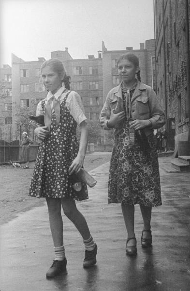 Девочки-пионерки, 1941 год