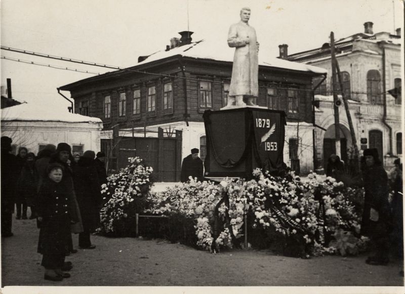 Памятник сталину у балтийского вокзала
