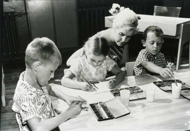 Дети на занятиях по рисованию, 1960 - 1965, Литовская ССР
