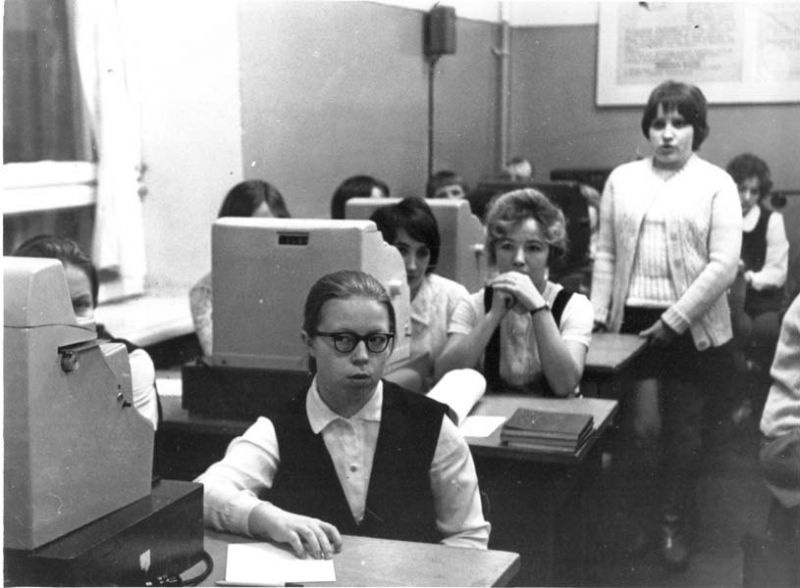 Практические занятия в торгово-кулинарном училище: работа с кассами, 12 марта 1975, г. Череповец