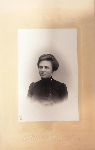 Портрет молодой женщины, 1902 год, г. Псков
