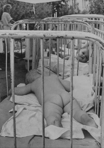 Без названия, 1957 год. Выставки&nbsp;«Спать хочется...», «Помощники чуду» с этой фотографией.