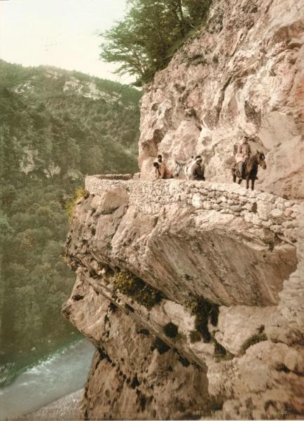 Багатское ущелье, 1897 год, Кутаисская губ., Сухумский округ. Багатские скалы в Абхазии.