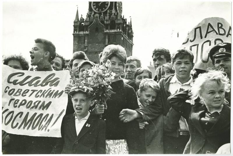 Красная площадь. 12 апреля 1961, 12 апреля 1961, г. Москва. Видео «Быть первым!» с этой фотографией.