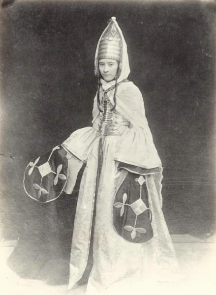 Типы Кавказа. Осетинка, 1890-е