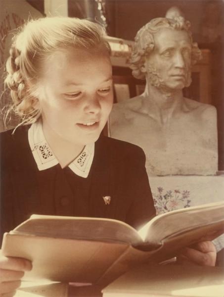 Комсомолка, 1950 - 1953. Выставка «Головы и бюсты» с этой фотографией.