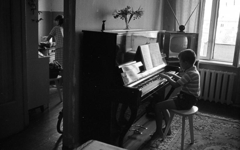 Мальчик за пианино, 1967 год, Волгоградская обл., г. Волжский