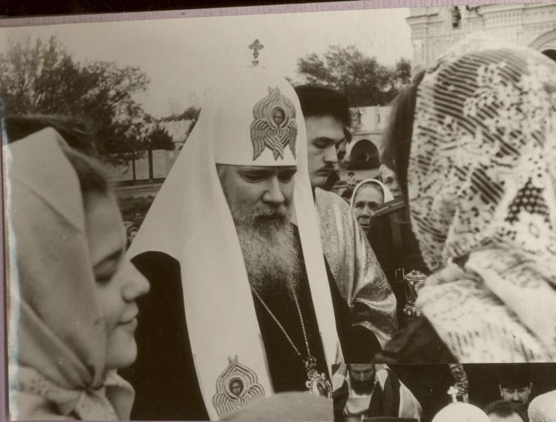 Встреча патриарха Алексия II, 22 - 26 октября 1992, г. Астрахань. Из серии «Визит патриарха Алексия II (Московского и Всея Руси) в г. Астрахань с 22 по 26 октября 1992 г.».