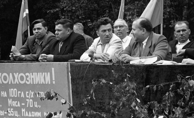 Праздник на озере Круглое. Президиум собрания, 1958 год, Московская обл., Краснополянский р-н