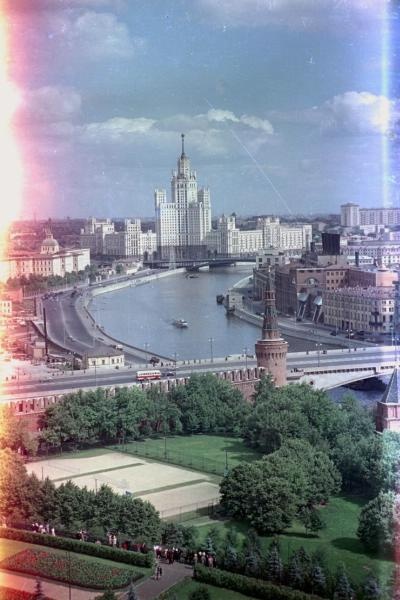 Москва-река и высотный дом на Котельнической набережной, 1953 - 1959, г. Москва