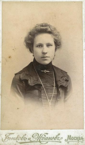 Женский портрет, 1900-е, г. Москва. Альбуминовая печать.