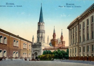 Сенатская площадь в Кремле, 1900-е, г. Москва. Выставка «Дореволюционная Москва в цвете» с этой фотографией.