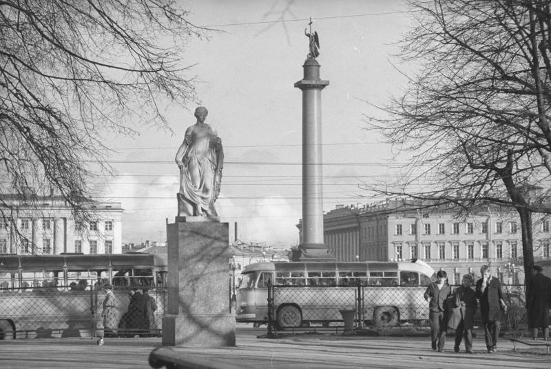 Вид на Дворцовую площадь из Александровского сада, 1960-е, г. Ленинград