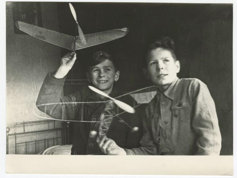 Юные авиамоделисты, 1947 год