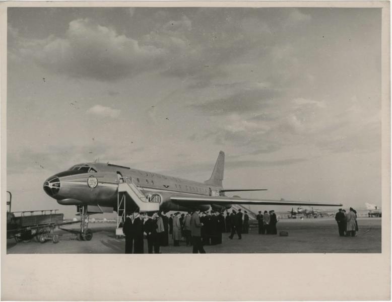 У трапа самолета, 1960-е